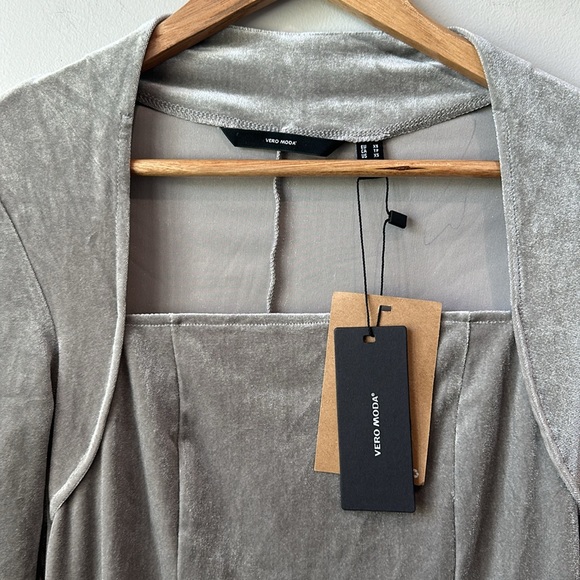 NWT Vero Moda Velvet Long Sleeved mini Dress cocktail club XS - Picture 2 of 5